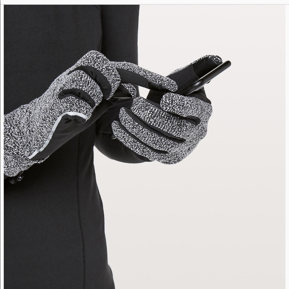 🛑SOLD OUT🛑Lululemon Cross Chill Run Gloves - Picture 2 of 3